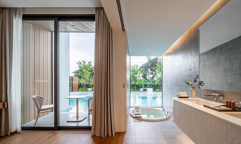 Grand Deluxe Pool Access
