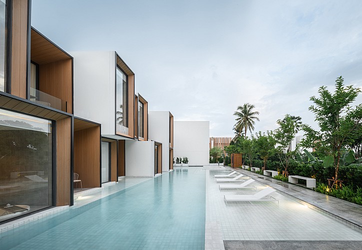Grand Corner Pool Access