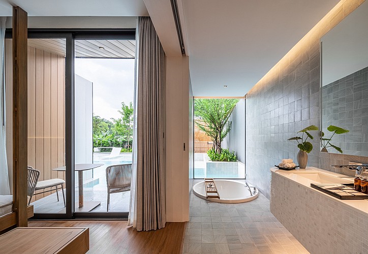 Grand Corner Pool Access